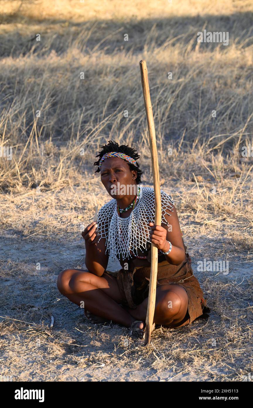 San hunter gatherers hi-res stock photography and images - Alamy