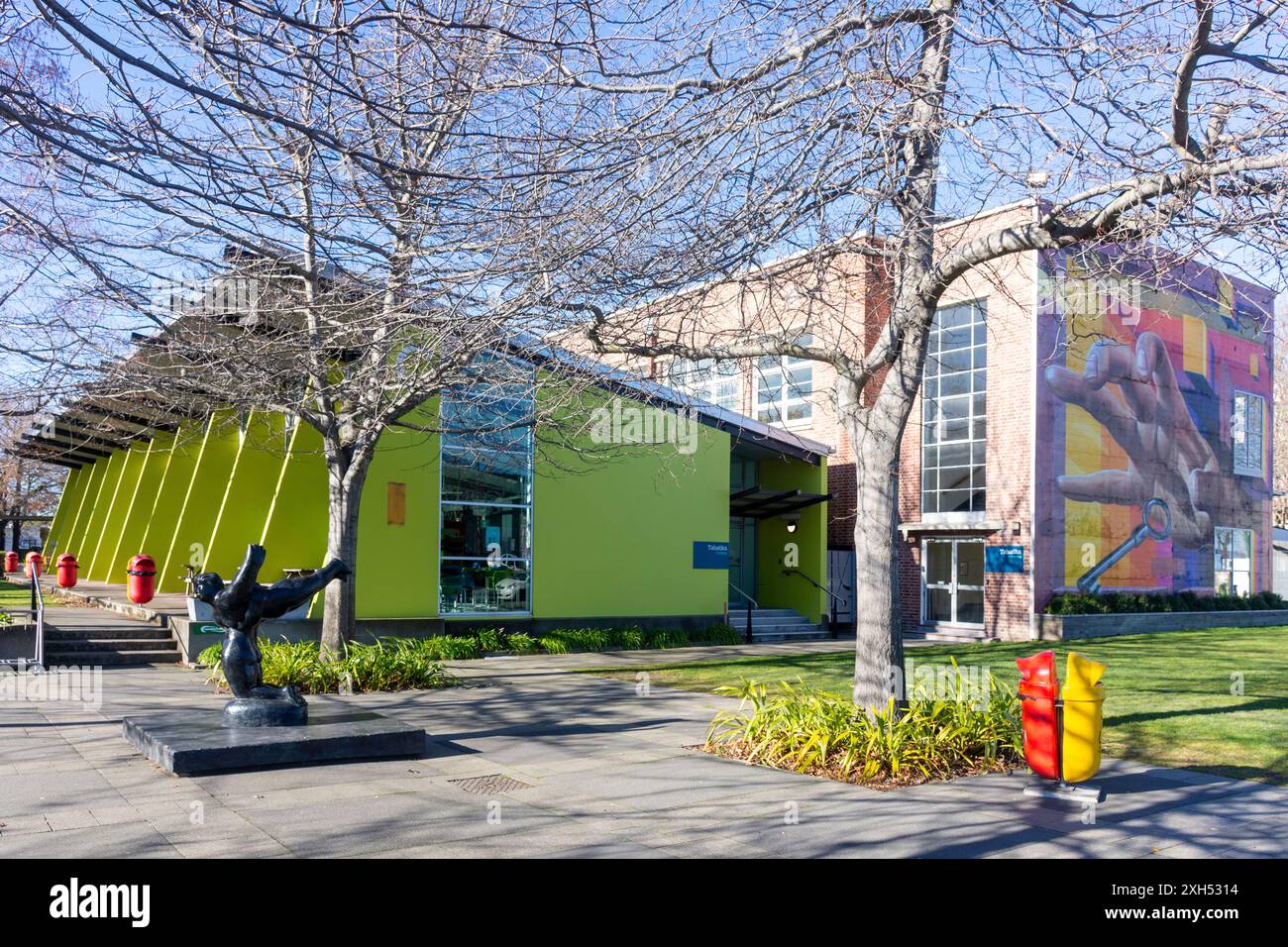 Block university campus hi-res stock photography and images - Alamy