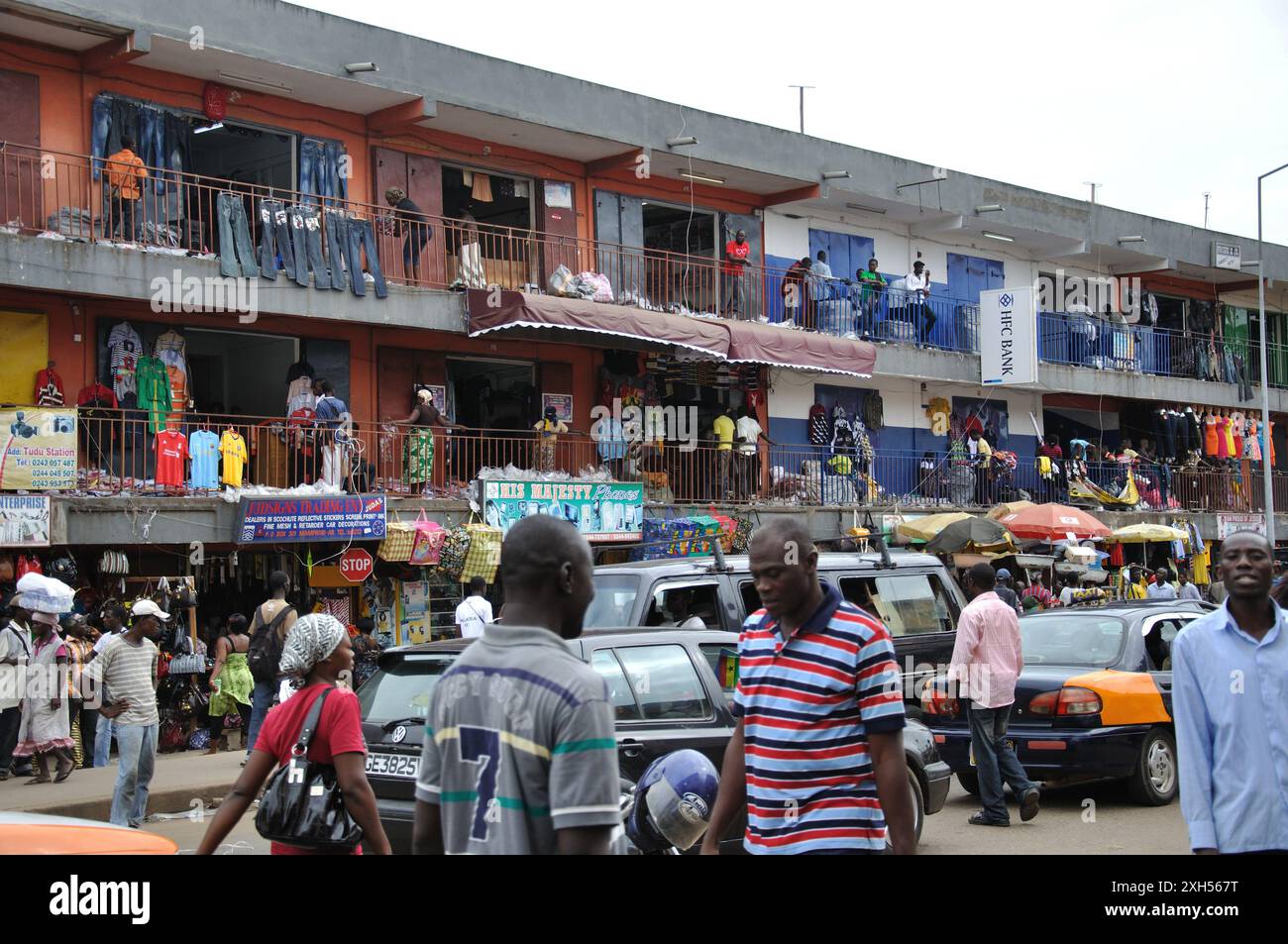 Busy street market scene hi res stock photography and images Alamy