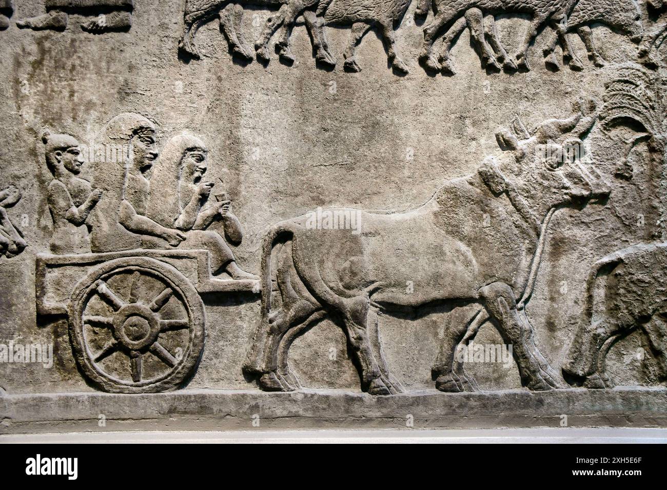 8 th C. BC Assyrian panel, Central Palace, Nimrud, Iraq. Civilians leave city for forced re-settlement.  British Museum, London Stock Photo