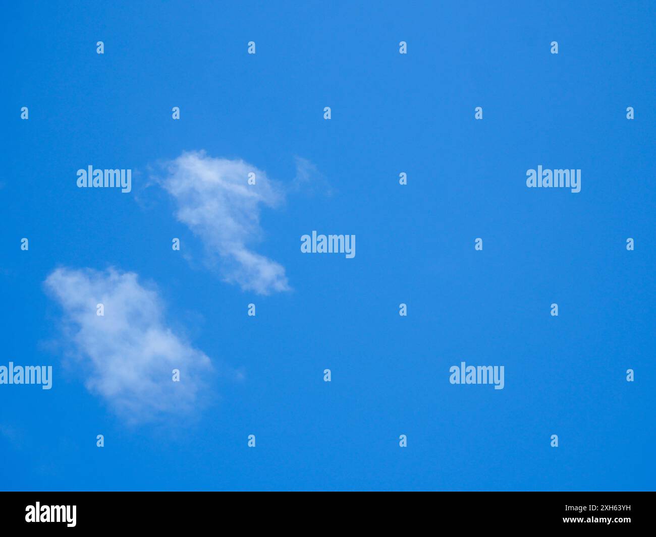 Cloudy sky backgrounds hi-res stock photography and images - Alamy