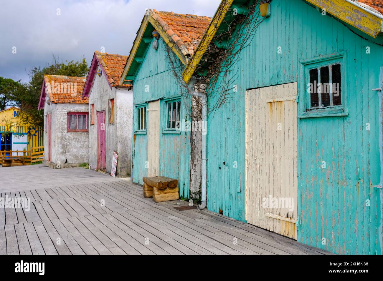 The colourful workshops at Couleurs Cabanes, near the Citadelle du Château-d'Oléron on the southern side of the island. Stock Photo