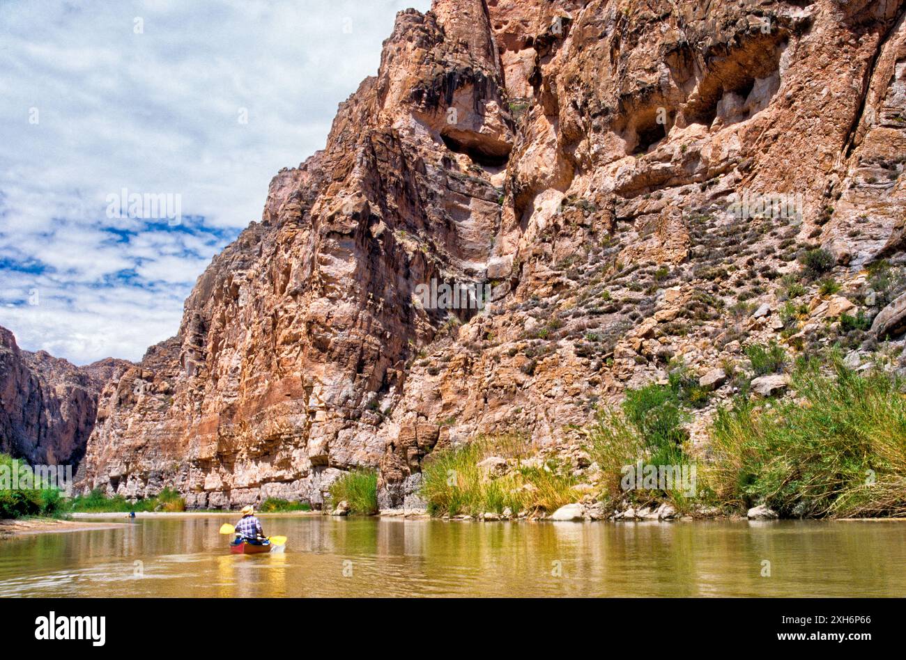 Canoeist entering Boquillas Canyon, Rio Grande, Big Bend National Park, Texas, USA Stock Photo