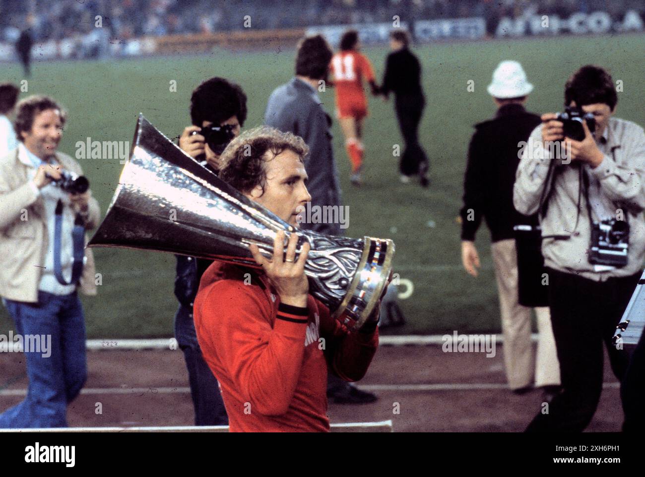 Fanion De Foot Ajax – Coupe UEFA 1980 – Collector Multicolore