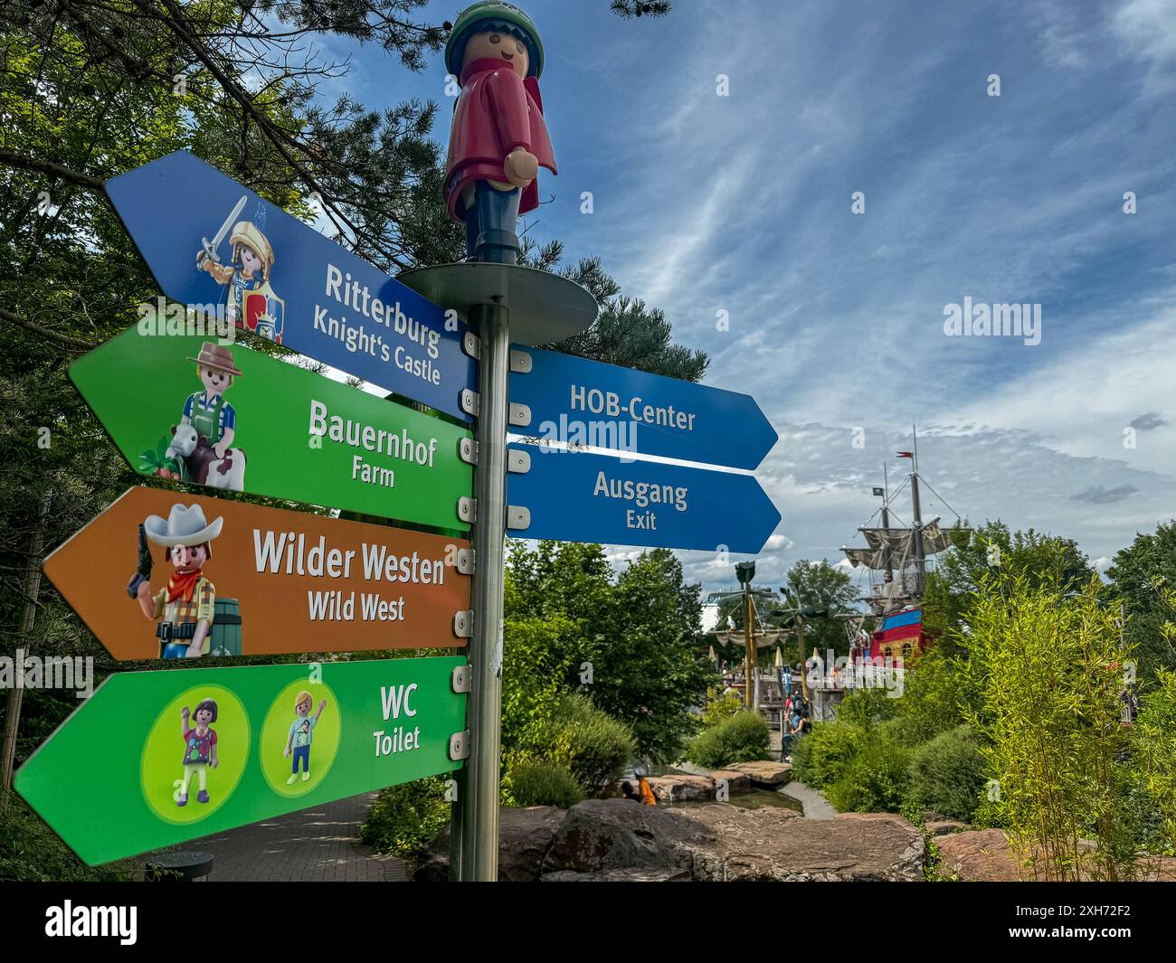Piratenschiff kinder hi-res stock photography and images - Alamy