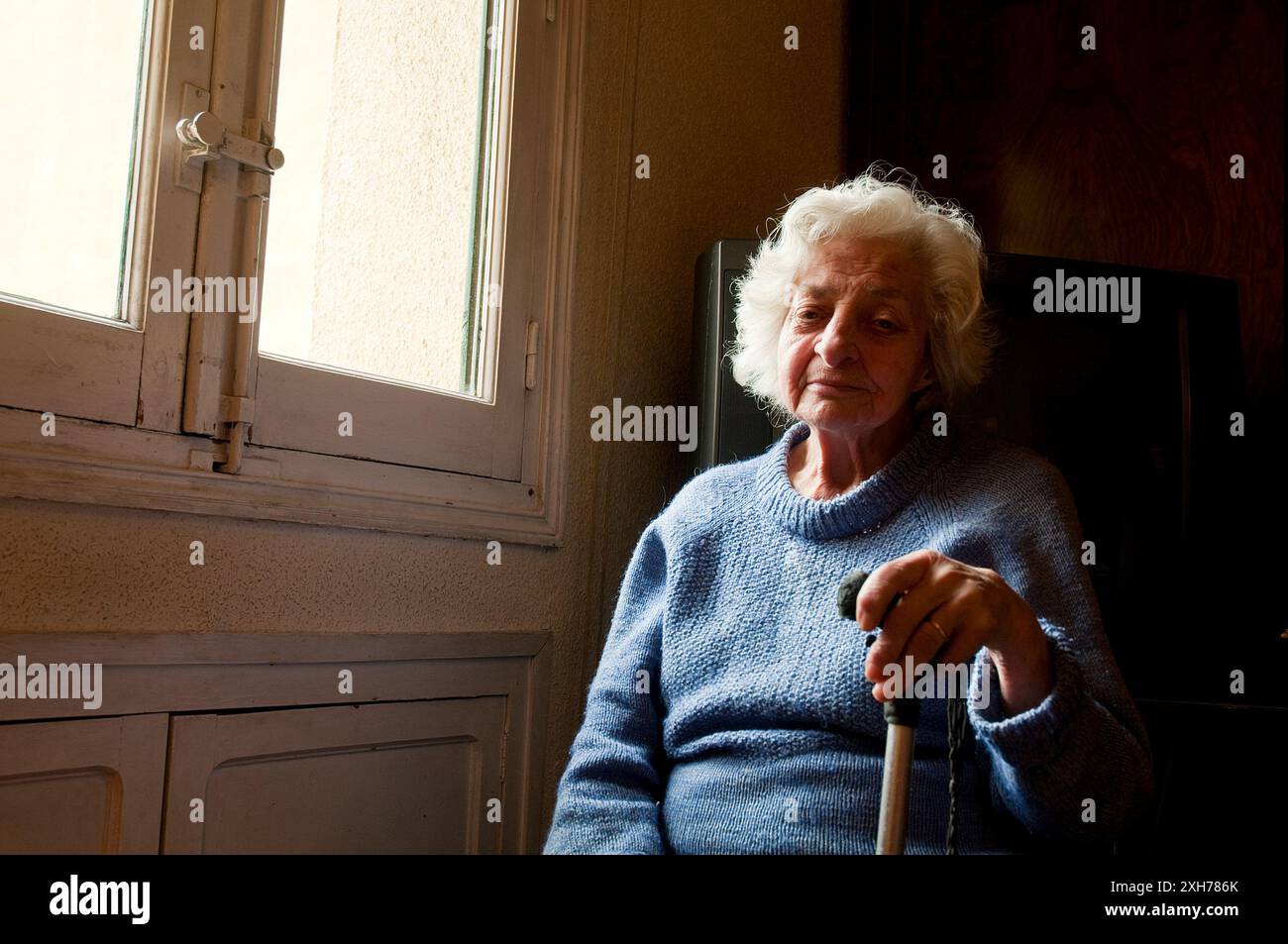 Old woman sitting home hi-res stock photography and images - Alamy