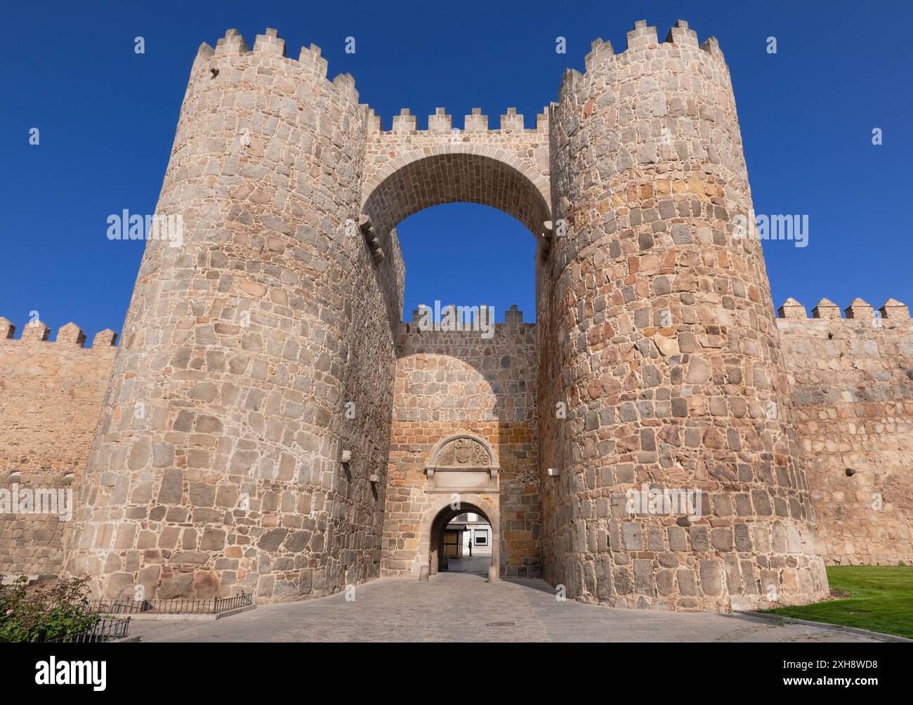 Flanking towers hi-res stock photography and images - Alamy