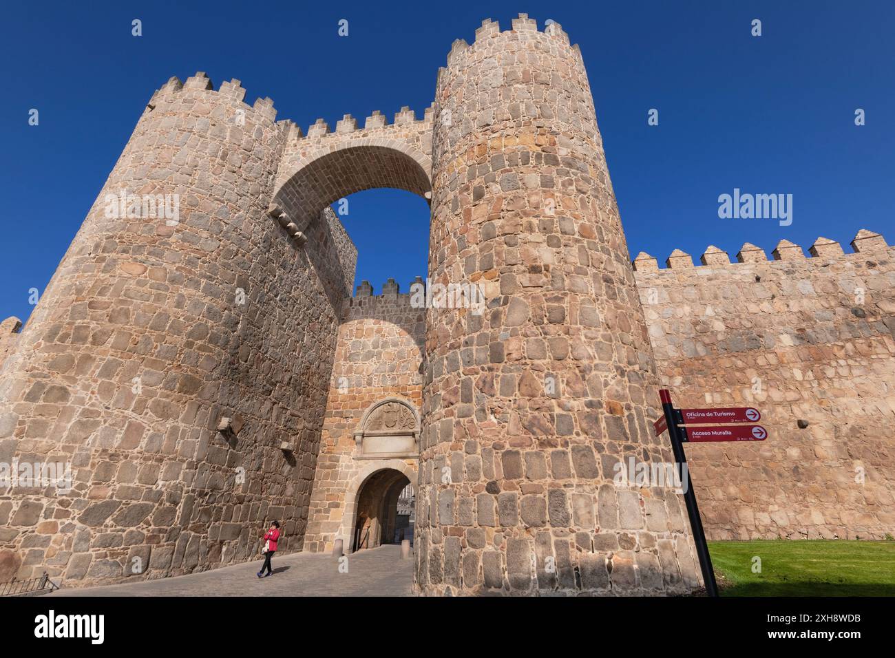 Red shapes flanking hi-res stock photography and images - Alamy