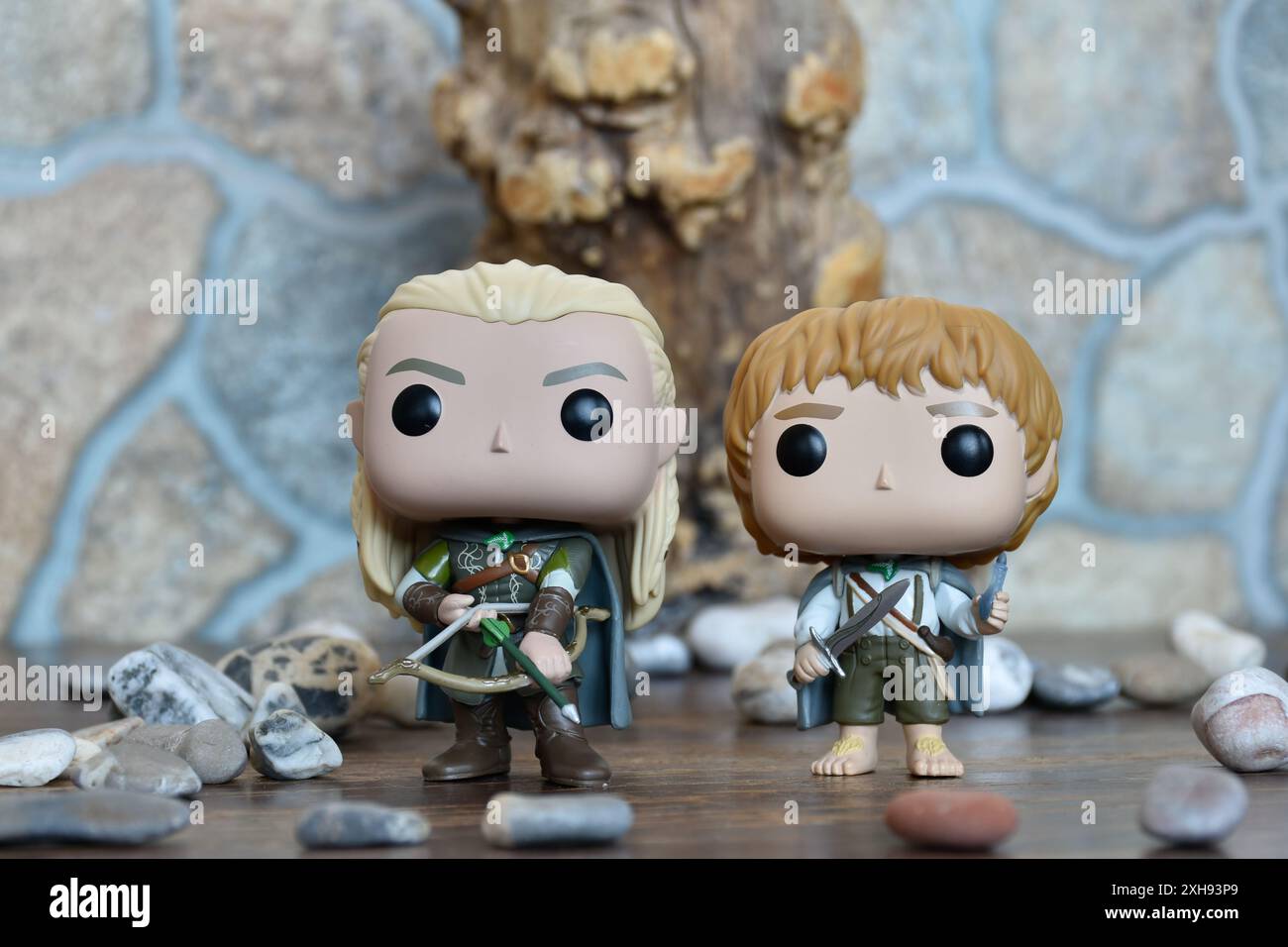 Funko Pop action figures of elf Legolas and hobbit Sam from fantasy ...