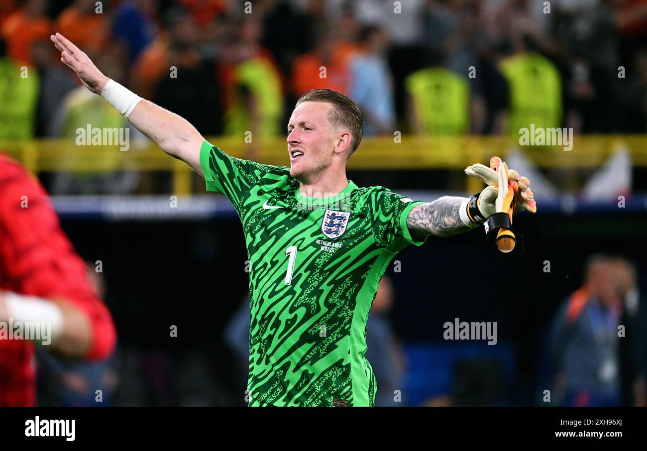 Fussball, Europameisterschaft, EURO 2024, Halbfinale, Signal Iduna Park Dortmund, Niederlande - England 1:2: Jordan Pickford (ENG) jubelt nach Spielende. Jubel, Freude, Aktion. Stock Photo