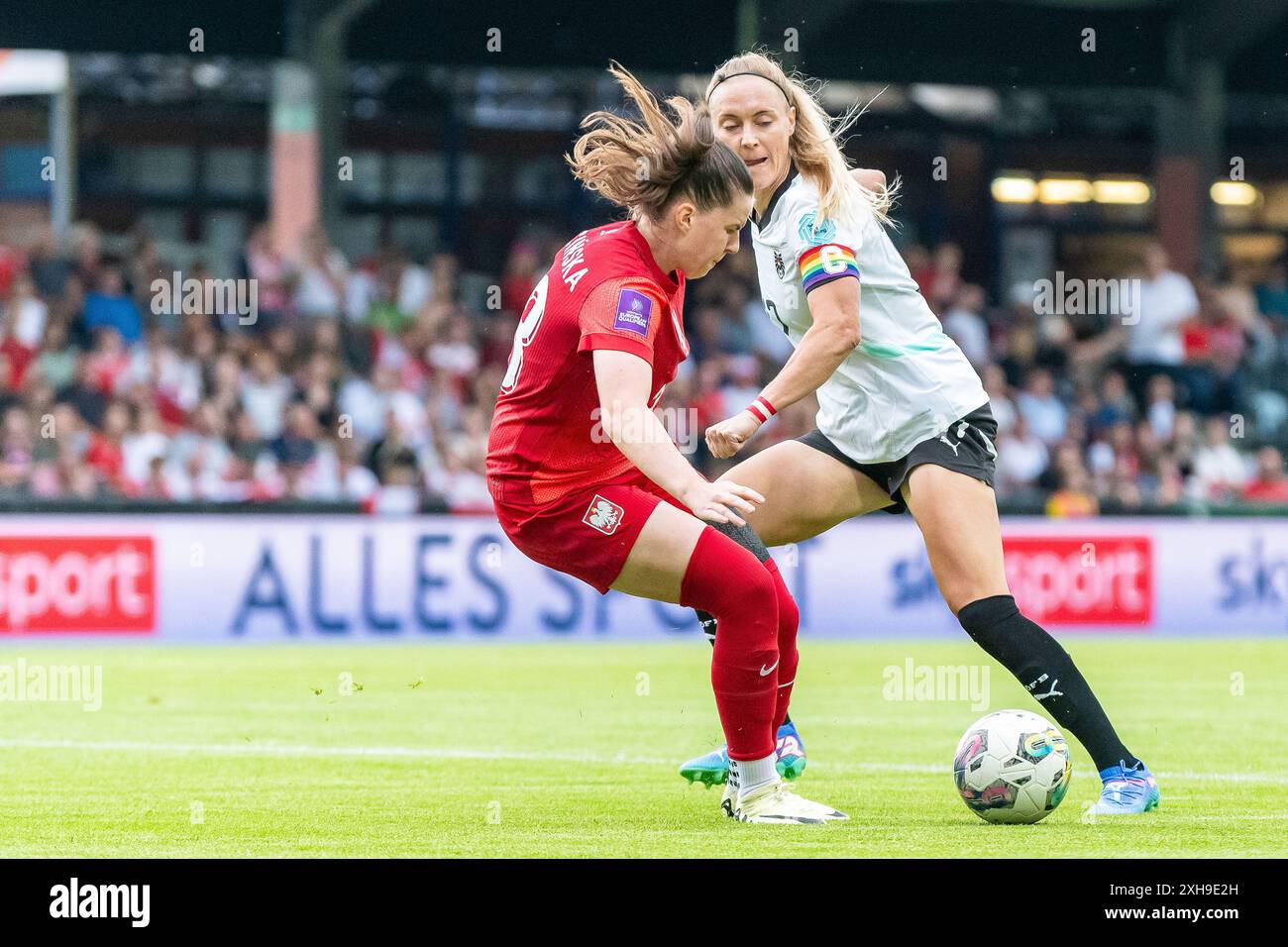 Adriana Achcinska (23, Polen) stellt Sarah Puntigam (17, C, Oesterreich ...