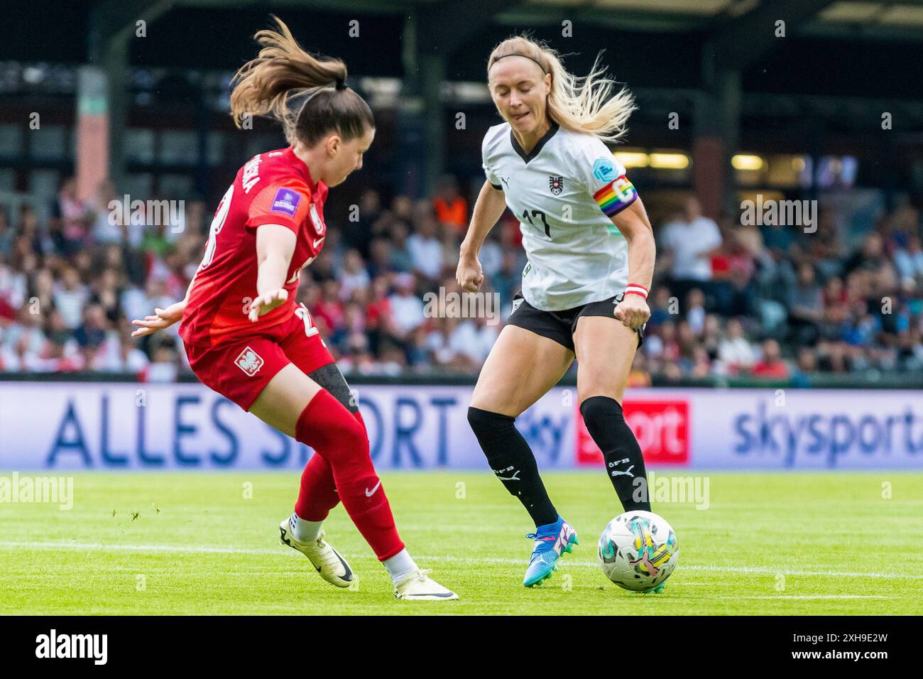 Adriana Achcinska (23, Polen) stellt Sarah Puntigam (17, C, Oesterreich