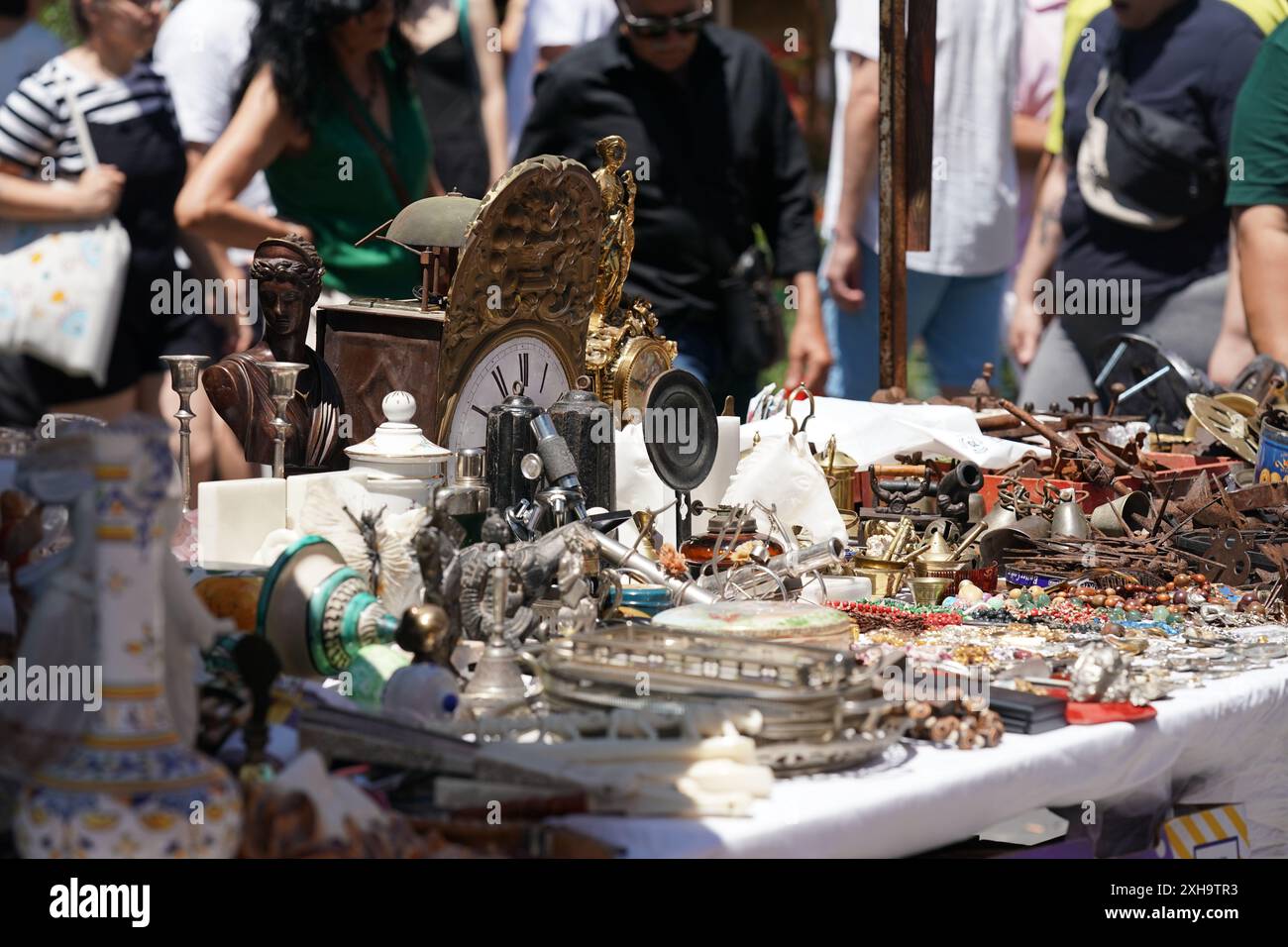 El Rastro flea market in Madrid, Spain Stock Photo - Alamy