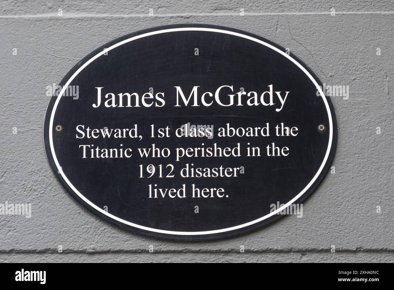Historic information on plaque in Southampton, James McGrady, Steward on the Titanic who perished in the 1912 disaster lived here, England, UK Stock Photo