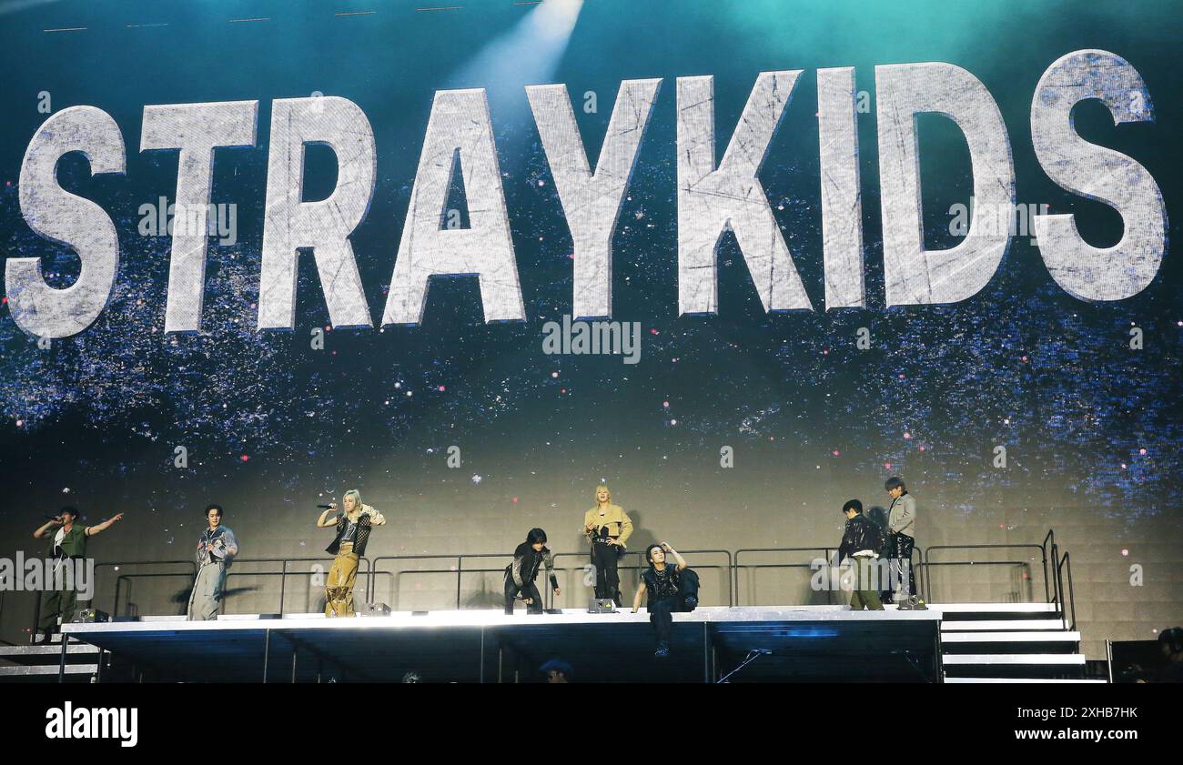 Stray kids concert hi-res stock photography and images - Alamy