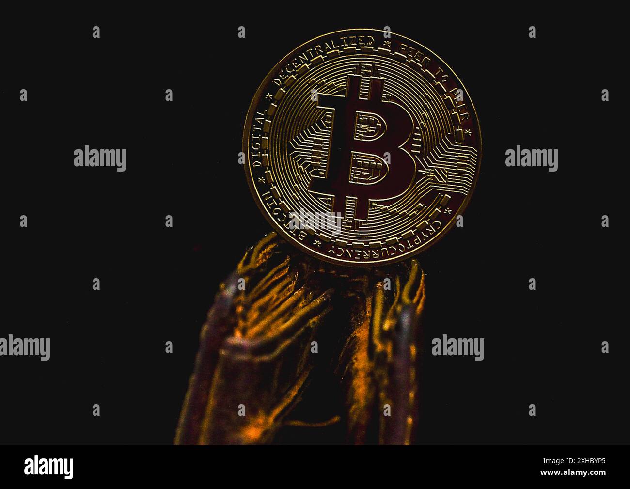 Bitcon money hi-res stock photography and images - Alamy