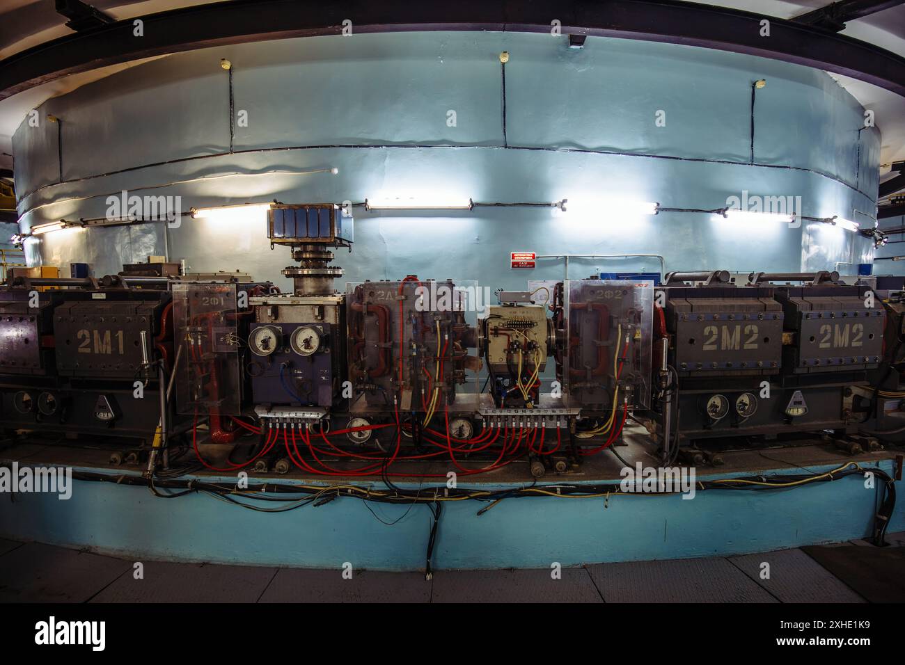 Superconducting ring electromagnet in cyclotron particle accelerator ...
