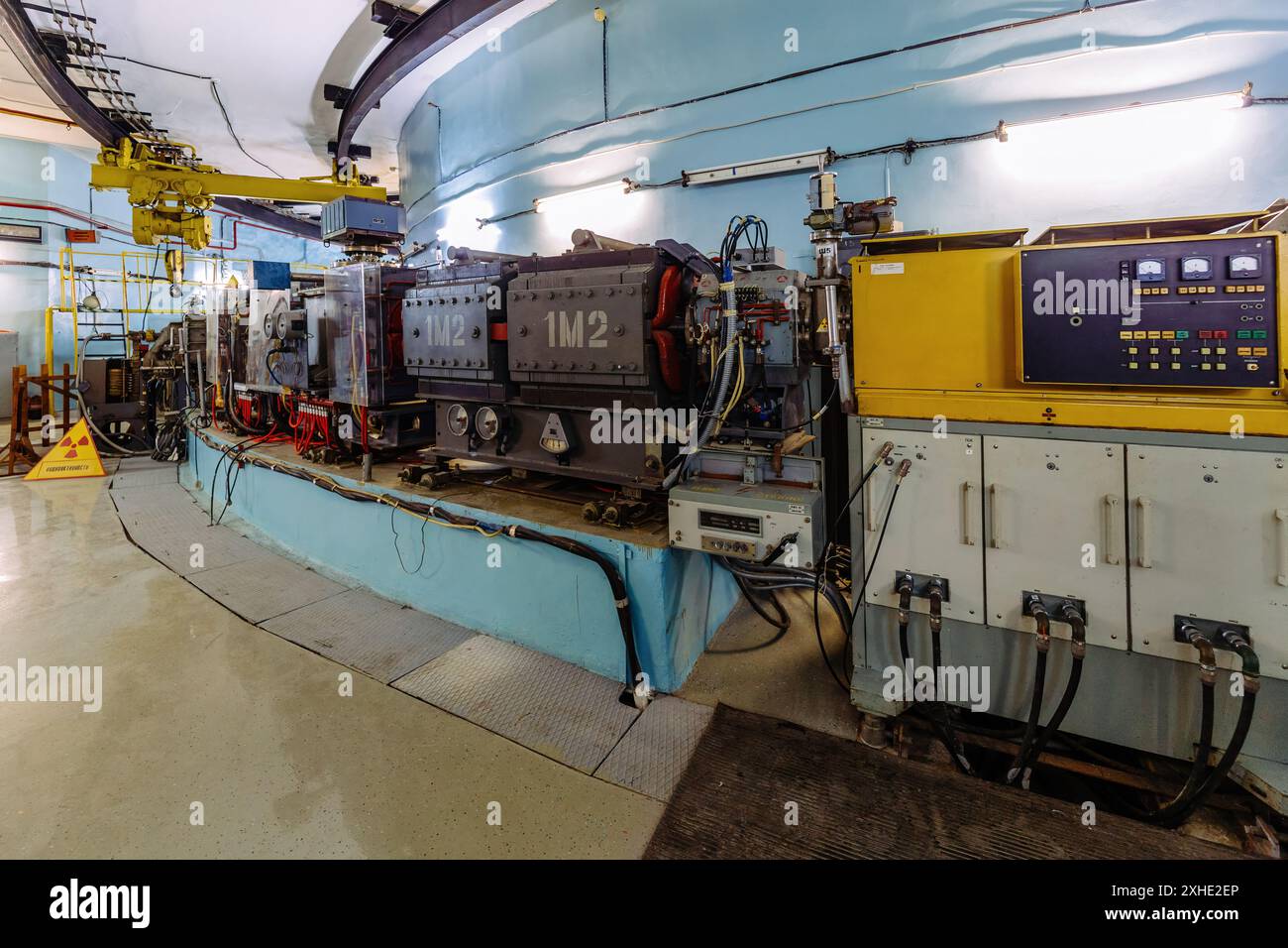 Superconducting ring electromagnet in cyclotron particle accelerator ...