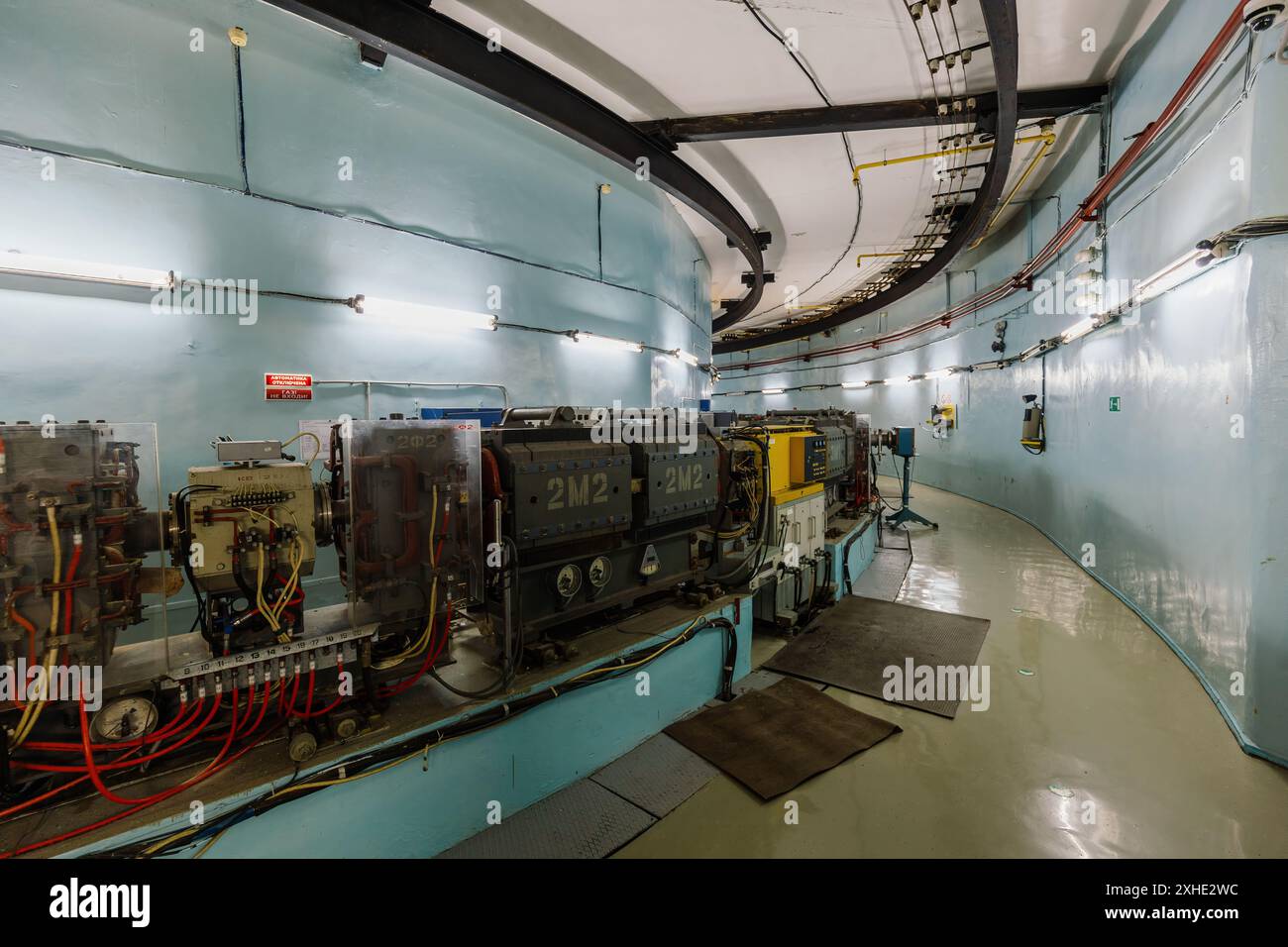 Superconducting ring electromagnet in cyclotron particle accelerator ...