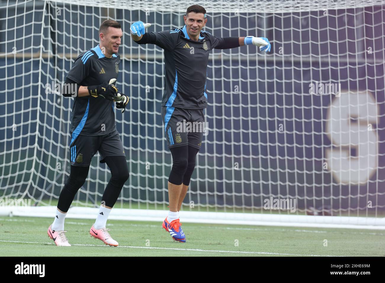 argentina-s-goalkeepers-r-emiliano-martinez-and-franco-armani-take