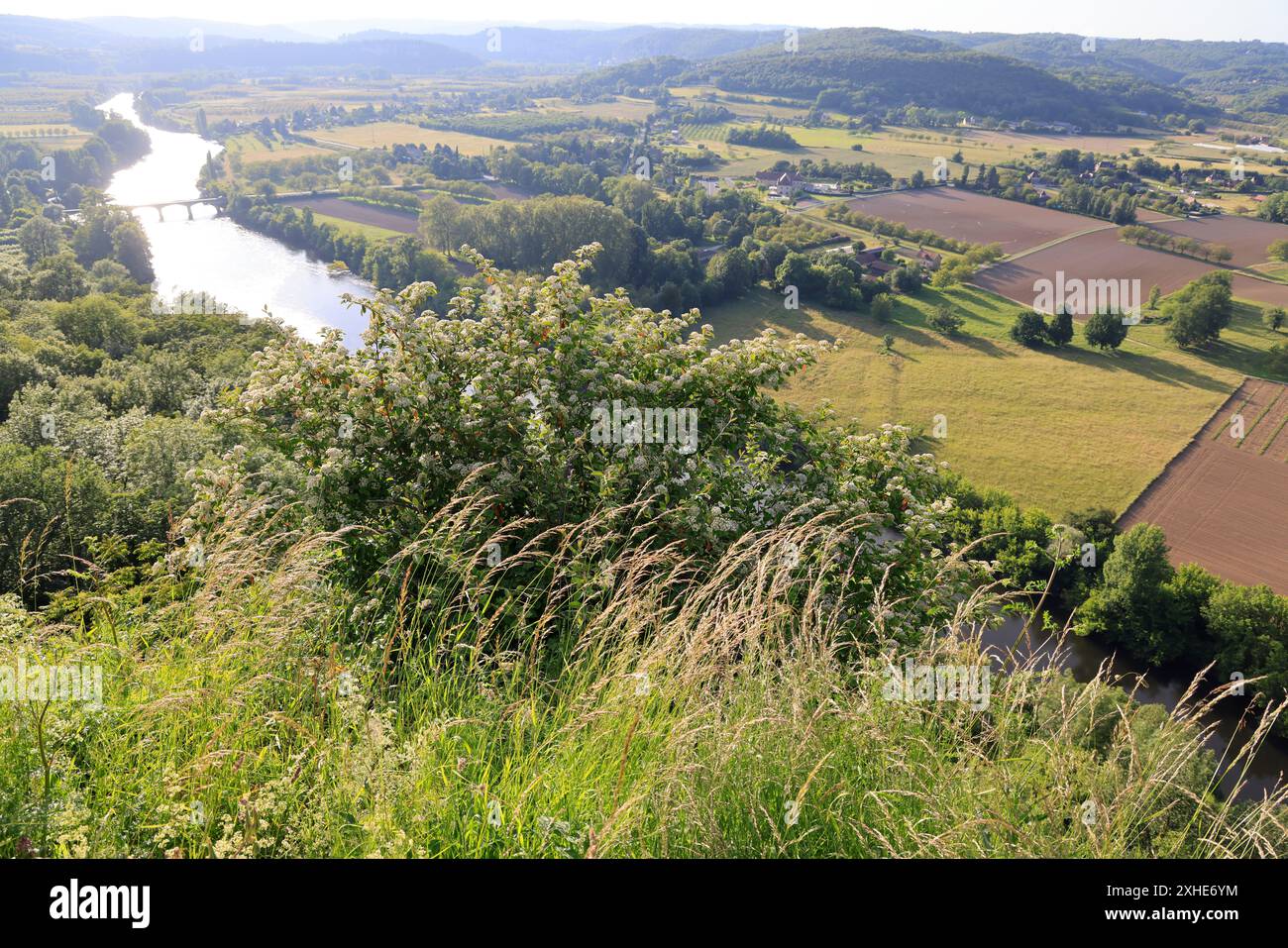 viewpoint-over-the-dordogne-river-hi-res-stock-photography-and-images