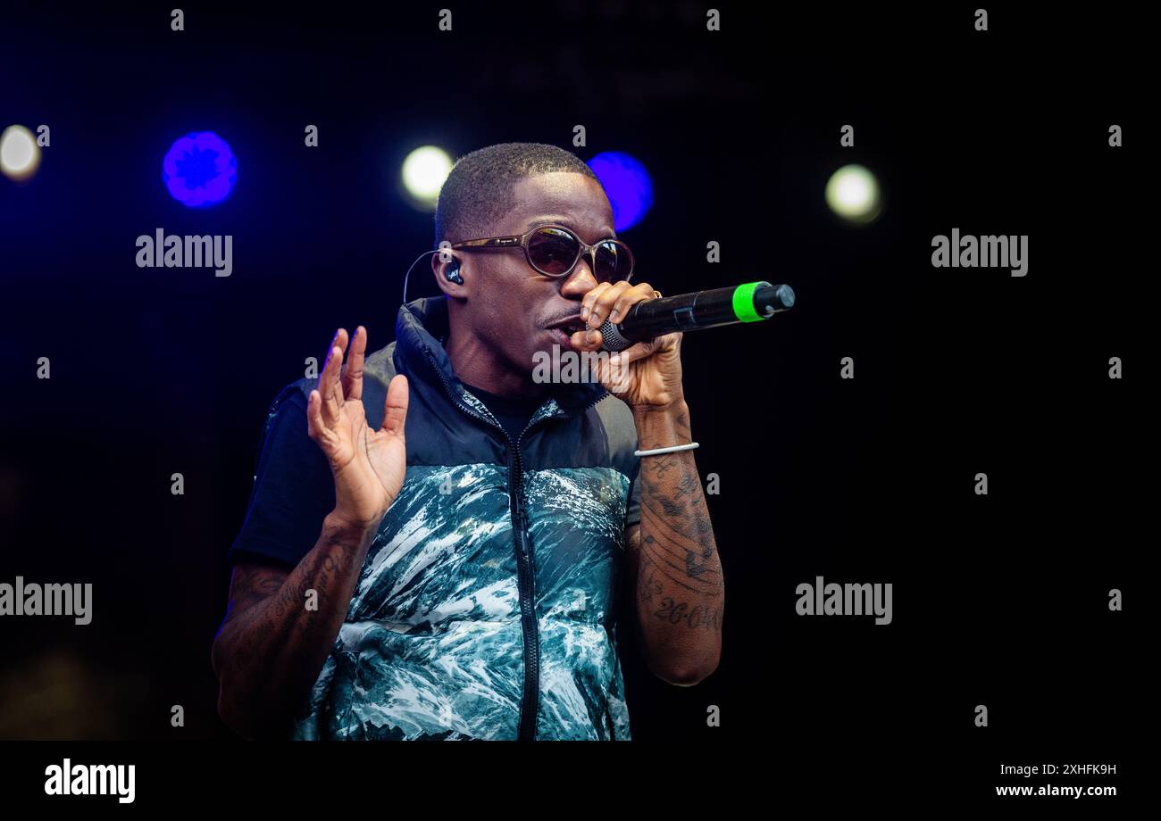 Session Rapper Ghanaian and British rapper Tinchy Stryder performing live on the last ...