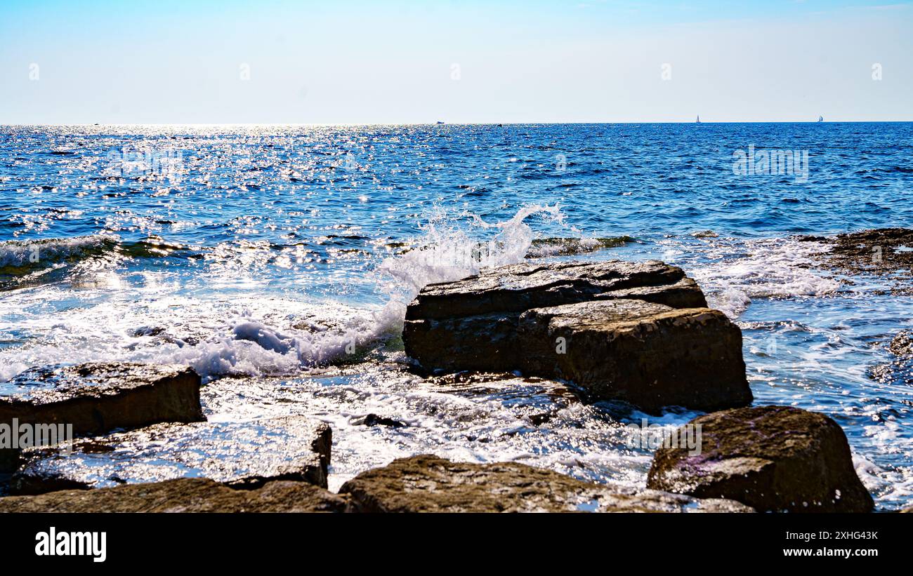 Rocky shore splashing sea water hi-res stock photography and images - Alamy