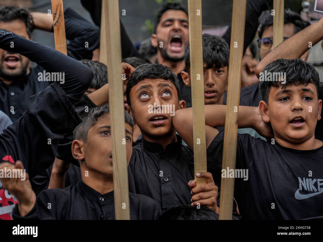 Kashmiri Shiite Muslims shout anti-Israel, anti-U.S. slogans during a ...