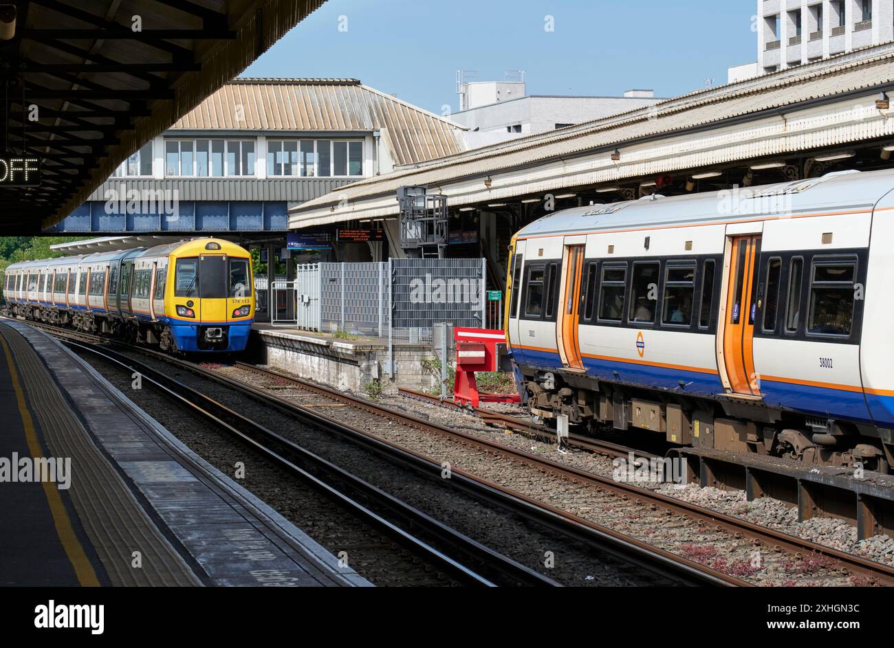 Overground mass transport hi-res stock photography and images - Alamy