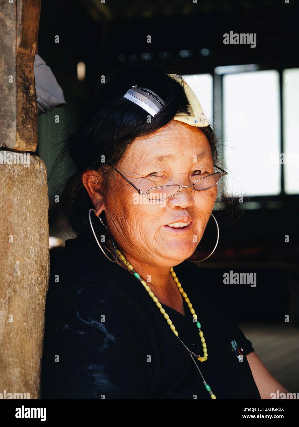 Old asian woman hi-res stock photography and images - Alamy