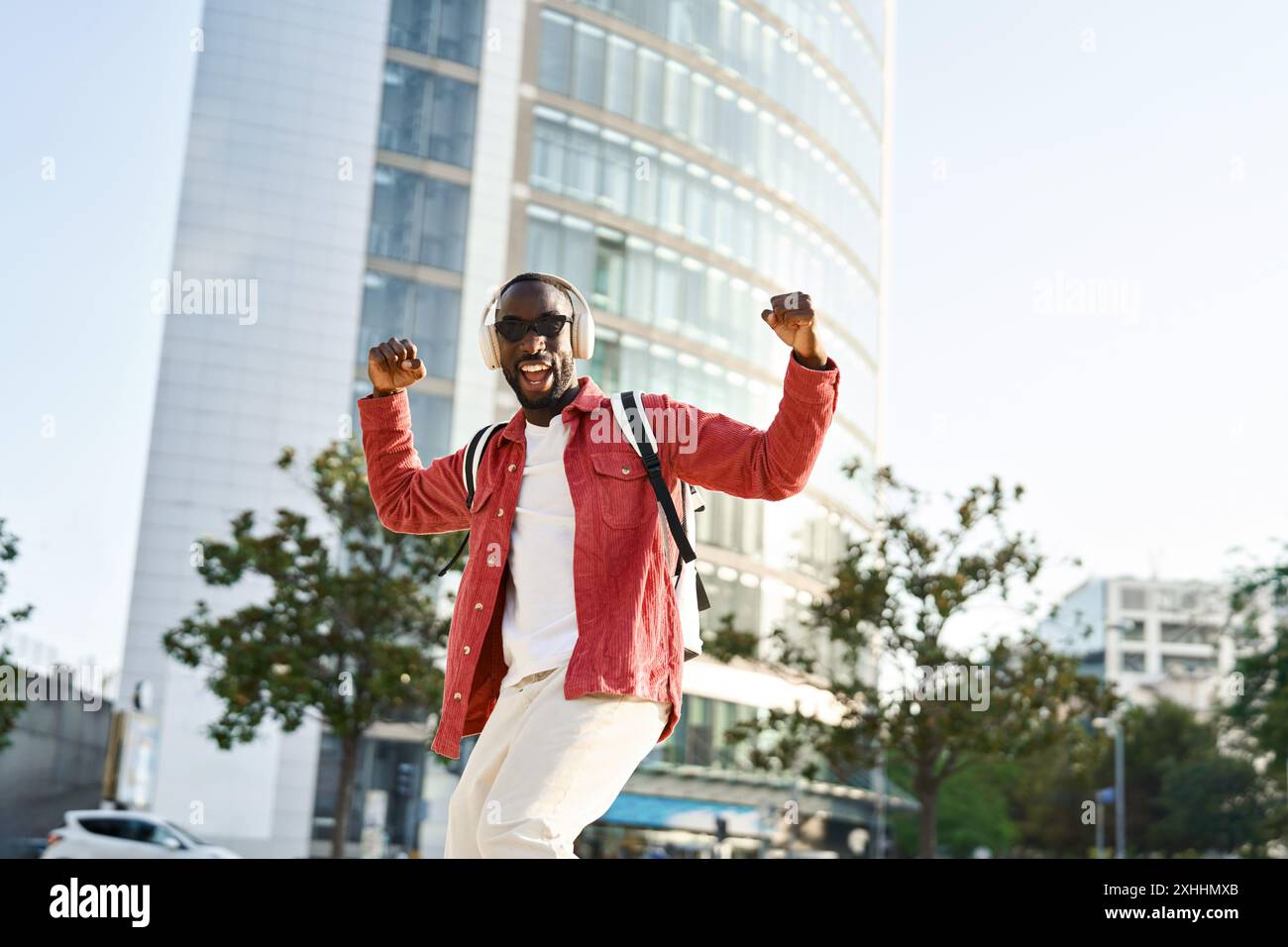 African people dancing street hi-res stock photography and images - Alamy