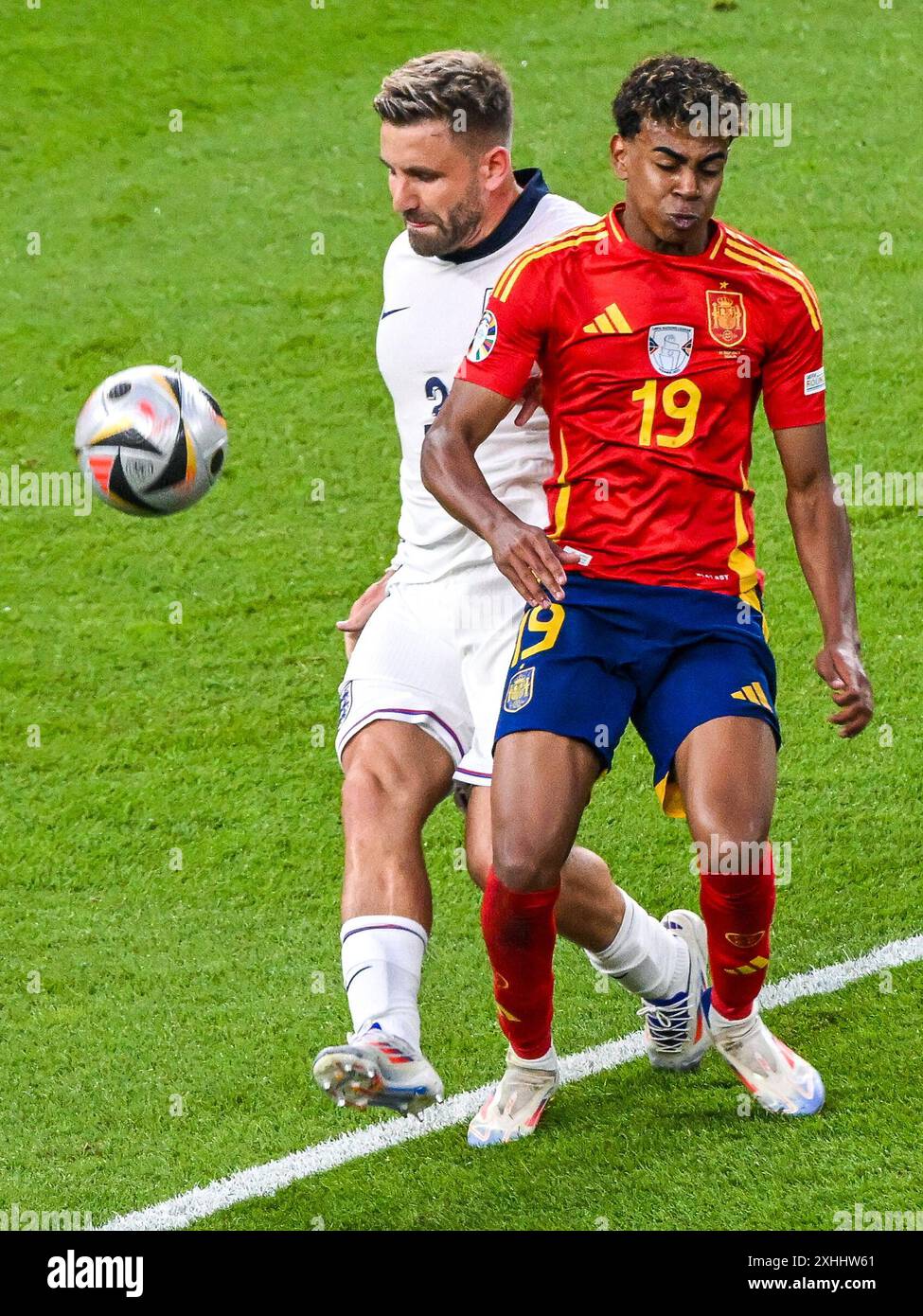 BERLIN (lr) Luke Shaw of England, Lamine Yamal of Spain during the