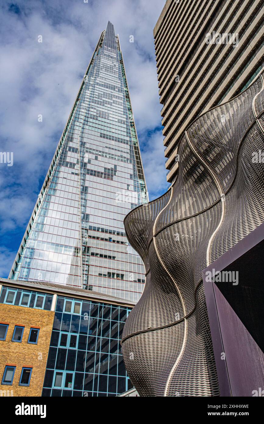 Guy's Hospital and the Shard, Southwark, London, England. Woven stainless steel panels designed by Thomas Heatherwick. Stock Photo