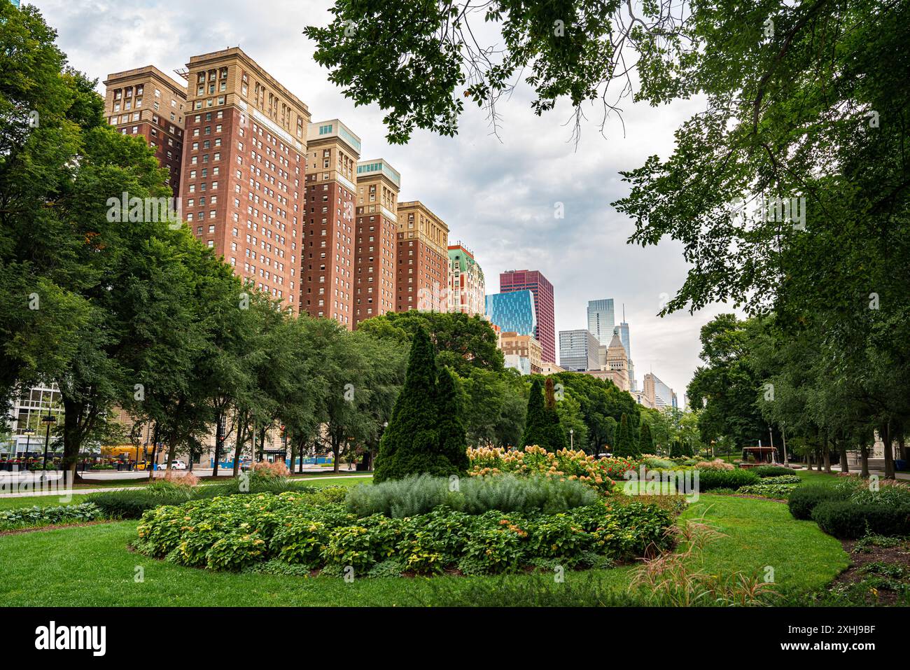 View of Chicago, Illinois skyline from Grant Park Stock Photo - Alamy