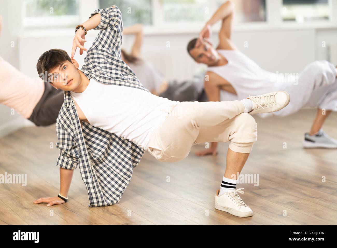 Breaking dance class hi-res stock photography and images - Alamy