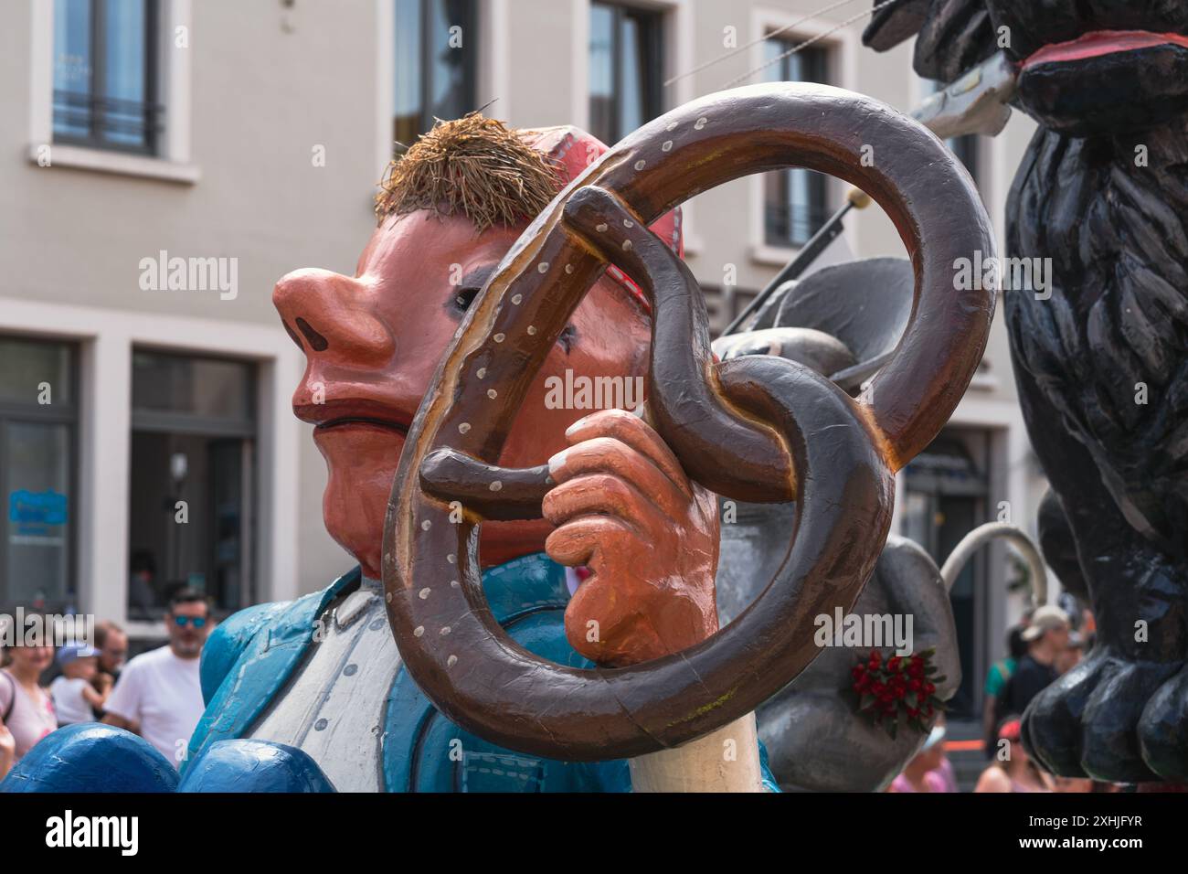 Speyer, Germany. 14th July, 2024. Close-up of a motif float during Sunday's parade. The annual Pretzel Festival takes place over six days from 11th until 16th July. Sunday marks the highlight of the event with a colourful parade through the picturesque city of Speyer. The procession was overshadowed by an accident and ended prematurely as two vehicles collided, crushing a leg of a 12y old girl. The child was transported to a hospital by medical helicopter. Credit: Gustav Zygmund/Alamy News Stock Photo