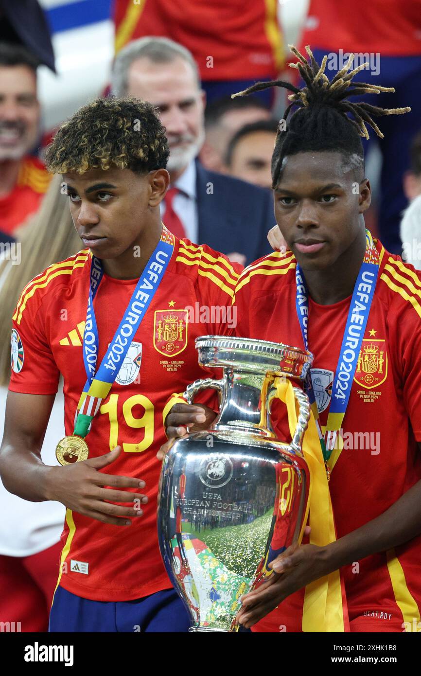 Berlin, Germany, 14, July, 2024. Lamine Yamal and Nico Williams lifts