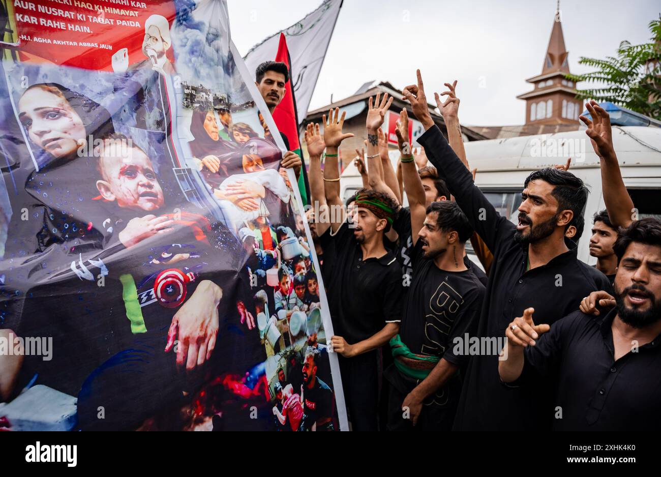 Kashmiri Shia Muslims shout pro-Palestinian and anti-Israeli slogans ...