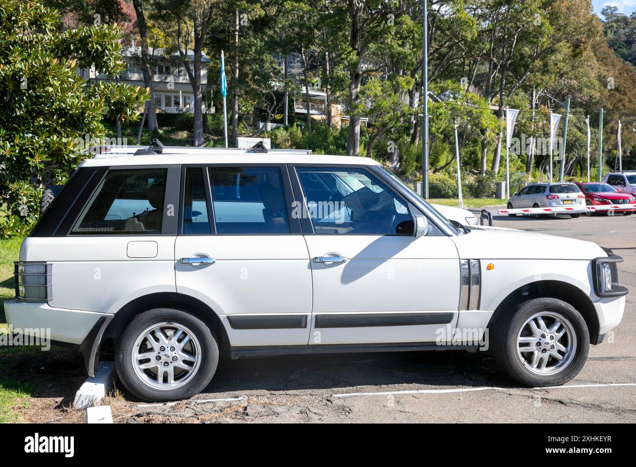 2003 model white Range Rover L322 parked in Sydney beside Pittwater, NSW,Australia Stock Photo