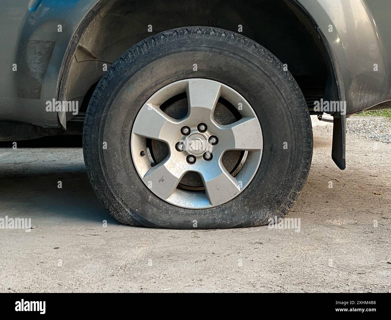 Rim tire truck hi res stock photography and images Alamy