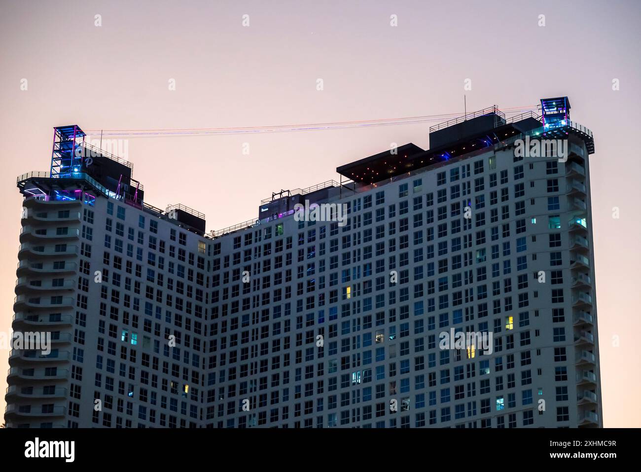 Cielo rooftop poin panama zipline hi-res stock photography and images ...