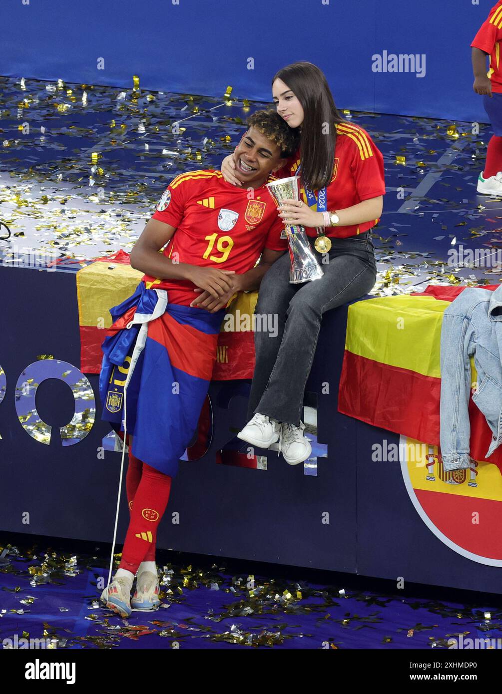 BERLIN GERMANY JULY 14 Lamine Yamal Of Spain Shows His Girlfriend berlin-germany-july-14-lamine-yamal-of-spain-shows-his-girlfriend