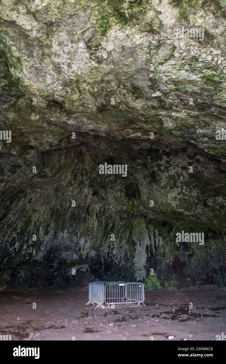 Pembroke castle cave hi-res stock photography and images - Alamy