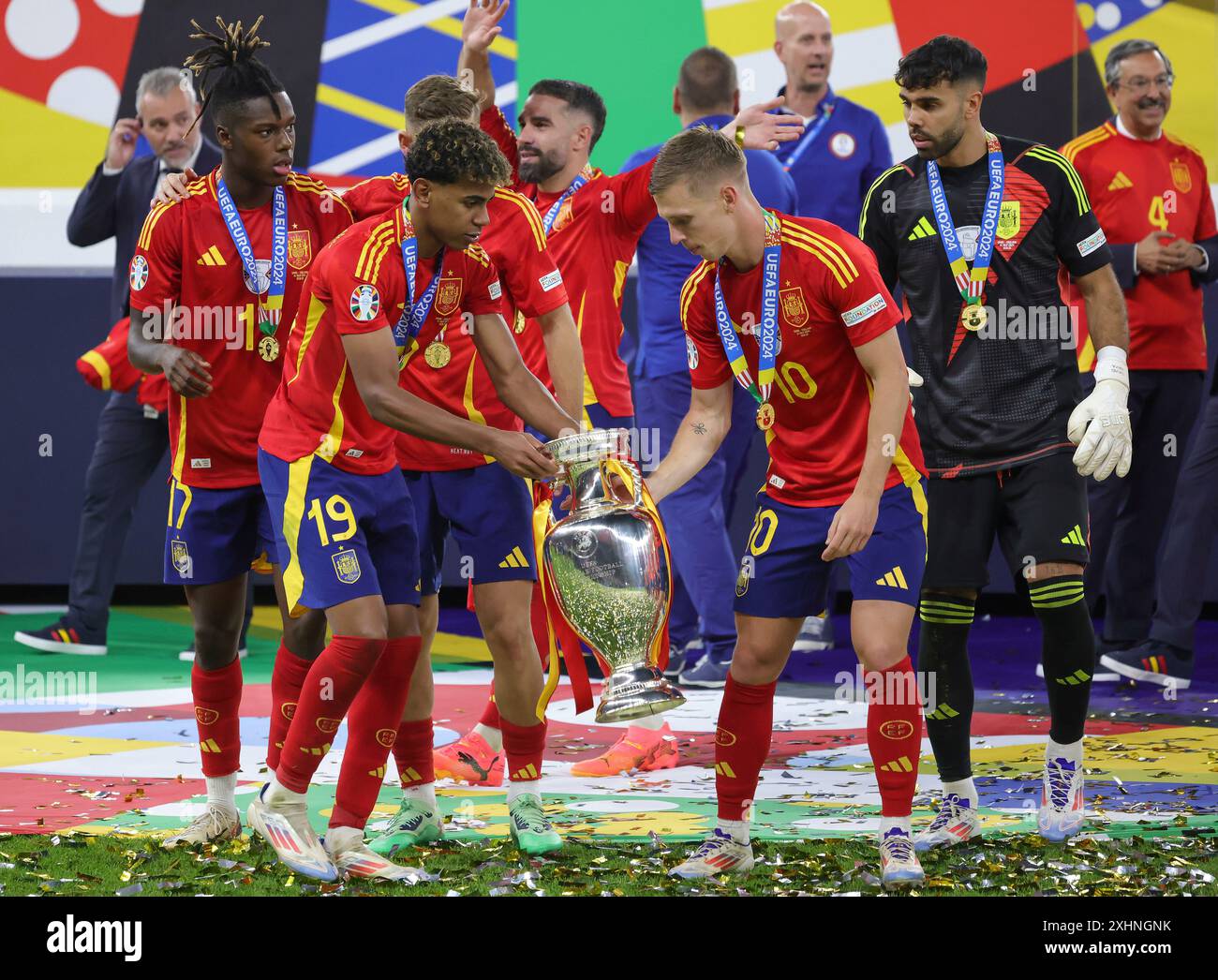 Lamine yamal euro 2024 trophy hi-res stock photography and images - Alamy