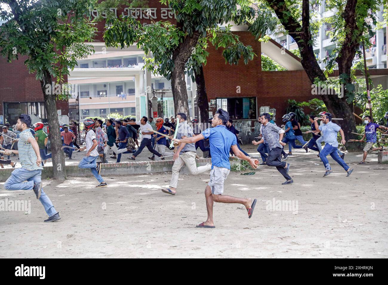 Clash Between Quota Protesters In Dhaka Anti-quota Protesters And Students Backing The Ruling Awami League Party Clash On Dhaka University Campus In Dhaka, Bangladesh, On July 15, 2024. Rival Students In Bangladesh Clashed On Monday Leaving At Least 100 People Injured, As Demonstrators Opposing Quotas For Coveted Government Jobs Battled Counter-protesters Loyal To The Ruling Party, Police Said. Dhaka Dhaka District Bangladesh Copyright: xHabiburxRahmanx Stock Photo