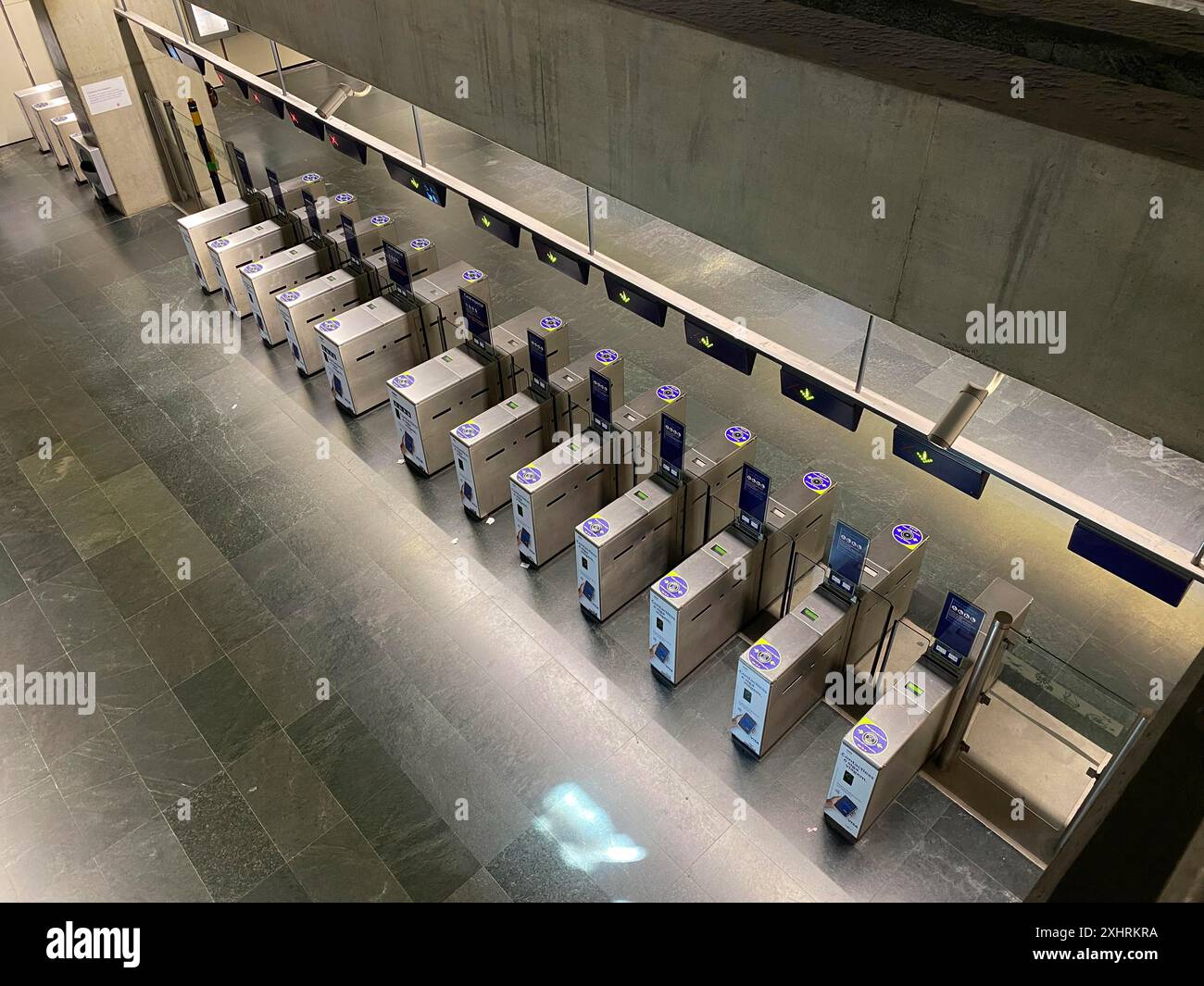ticket-barrier-barrier-ticket-barrier-metro-metropolitano-de-lisboa