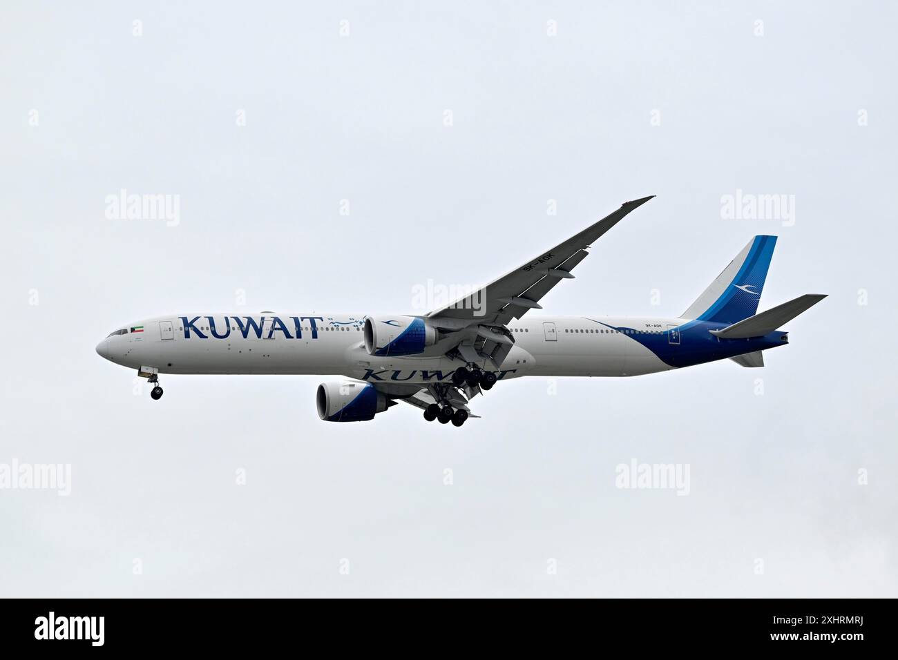 Kuwait airways boeing 777 hi-res stock photography and images - Alamy