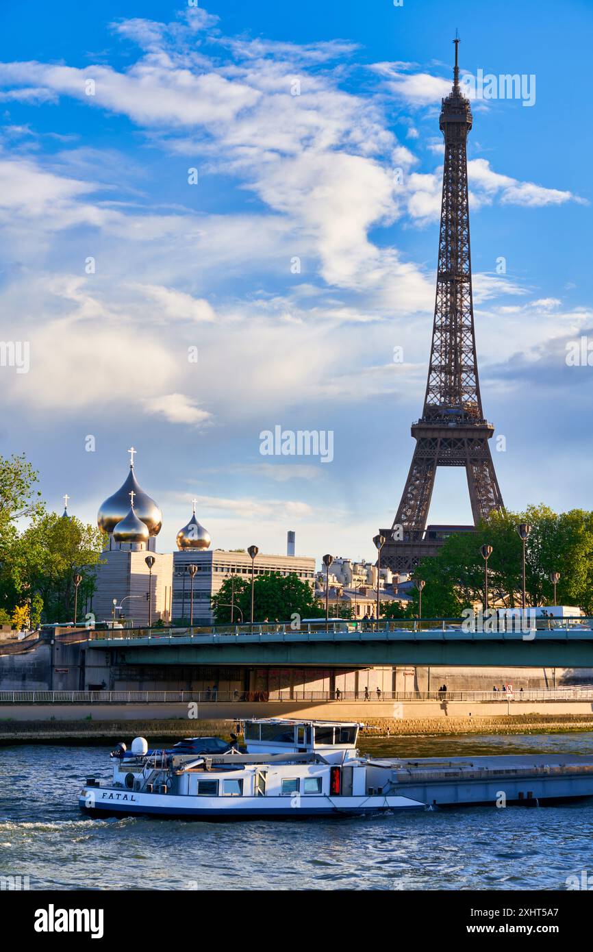 Pont de l'Alma, Sena River, Holy Trinity Cathedral and the Russian ...