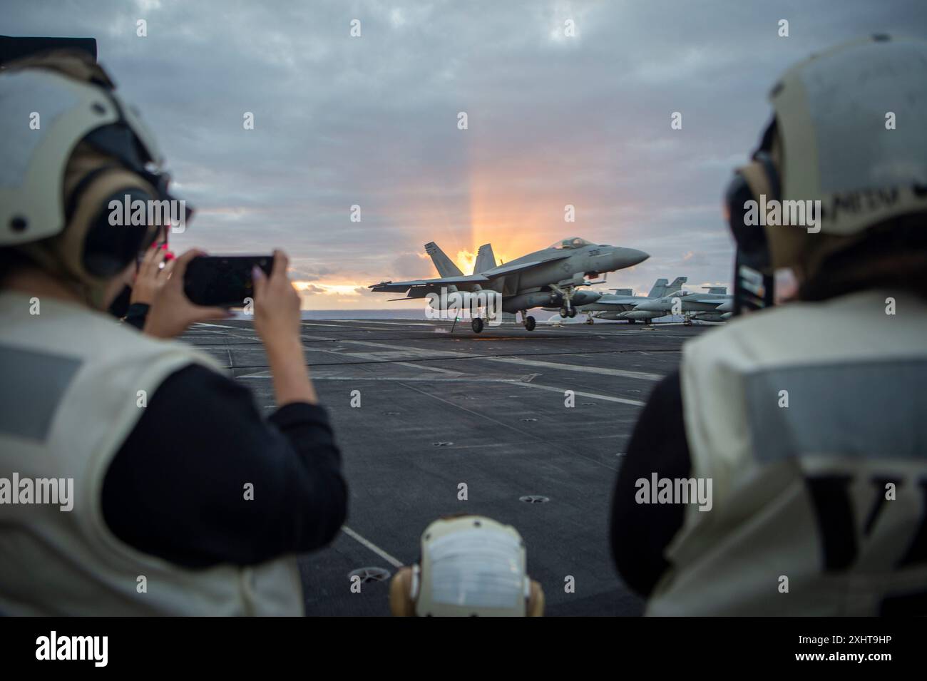 Strike fighter squadron 113 hi-res stock photography and images - Alamy