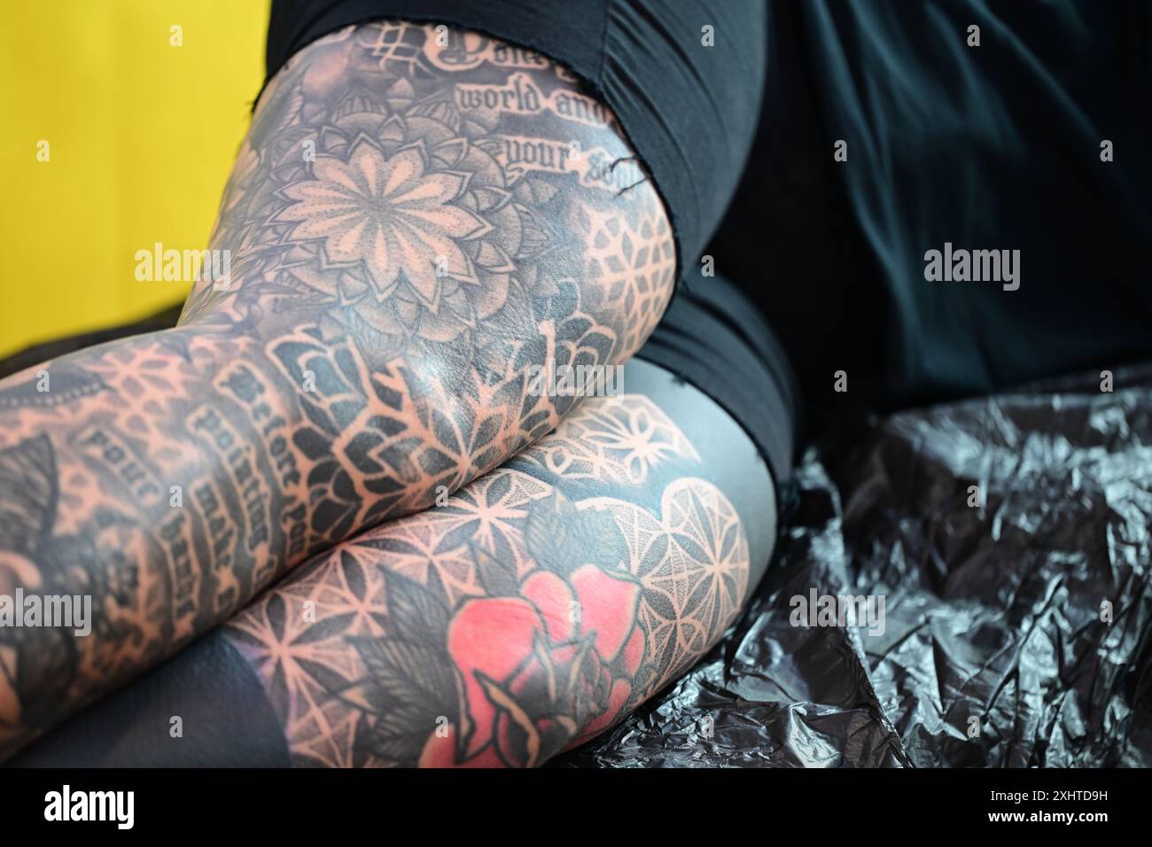 Lady with body tattoos hi-res stock photography and images - Page 2 - Alamy, image size:1300x956